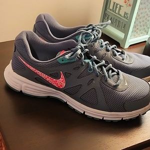 Nike Revolution 2 Size 8 Running athletic sneaker